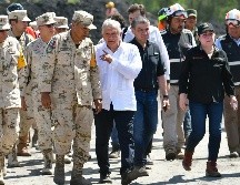 Casi 400 efectivos del Ejército, Protección Civil y otras dependencias trabajan en las labores de rescate, concentradas en la extracción de agua con potentes bombas enviadas por el gobierno federal para que buzos rescatistas puedan descender. EFE / Presidencia de México