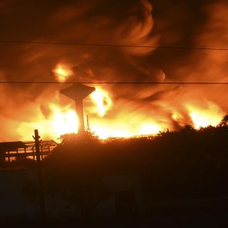 Cuba: Incendio sigue fuera de control