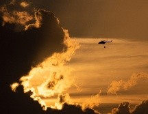 Los dos tanques siniestrados estaban juntos y las autoridades temen desde el sábado que el fuego se expanda hacia un tercer depósito. AFP / Y. Lage