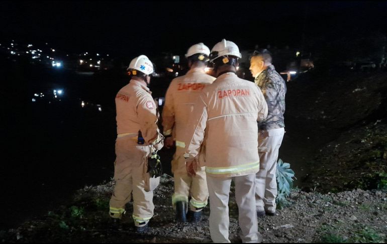 La búsqueda se ha complicado debido a que por la lluvia de la madrugada el agua recolectada en el gavión subió de nivel, pero esta mañana ya ha llegado equipo de búsqueda y rescate acuático. TWITTER / @UMPCyBZ