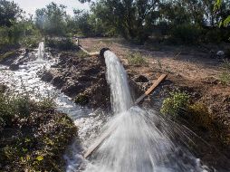 Actualmente, se hallan trabajando tres perforadoras y se logró instalar una bomba de agua dentro de un barreno. AFP / J. Aguilar