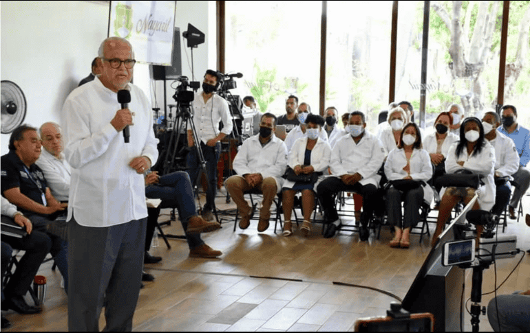 el gobernador del estado, Miguel Ángel Navarro Quintero, dio la bienvenida a las y los especialistas en una rueda de prensa en la que no se permitió hacer preguntas a las y los médicos extranjeros. ESPECIAL