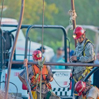 Coahuila: Dron submarino apoya en labor de rescate de mineros