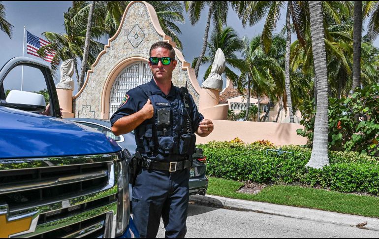 El fallo se da a conocer un día después de que agentes del Buró Federal de Investigaciones (FBI) allanaran la propiedad de Trump en Mar-a-Lago, Florida, en una aparente búsqueda de material clasificado. AFP / G. Viera
