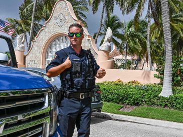 El fallo se da a conocer un día después de que agentes del Buró Federal de Investigaciones (FBI) allanaran la propiedad de Trump en Mar-a-Lago, Florida, en una aparente búsqueda de material clasificado. AFP / G. Viera