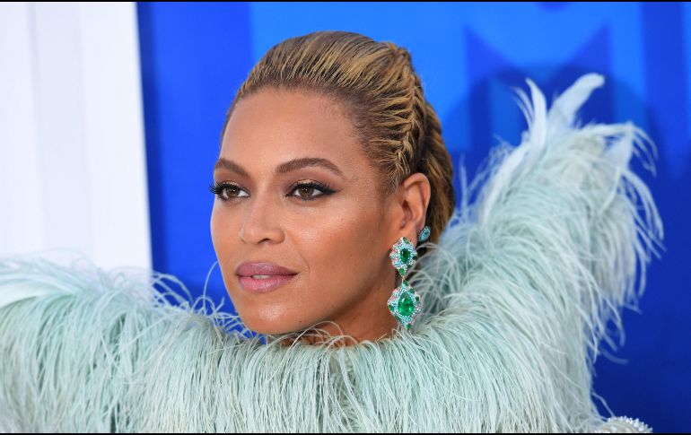 Por primera vez en más de una década, Beyonce se encaramó al número uno de las listas en Estados Unidos con su esperado álbum 