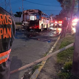 Tras bloqueos con vehículos incendiados, Embajada de EU emite alerta de seguridad para el AMG