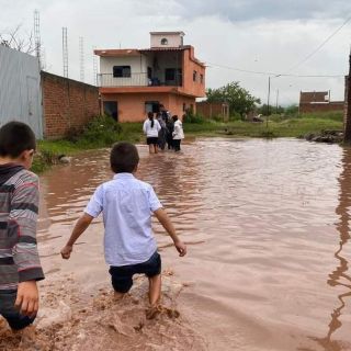 Se inunda otra vez Ahualulco; hay al menos 11 casas afectadas