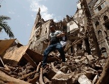 Los edificios tienen fachadas de ladrillo adornadas con molduras de yeso blanco en patrones intrincados, y su estilo se ha vuelto un símbolo de la capital yemení. EFE/Y. Arhab