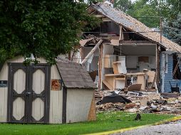 Imágenes aéreas publicadas en redes sociales muestran daños y vehículos de socorro en un vecindario residencial de Evansville. AP/M. Brown