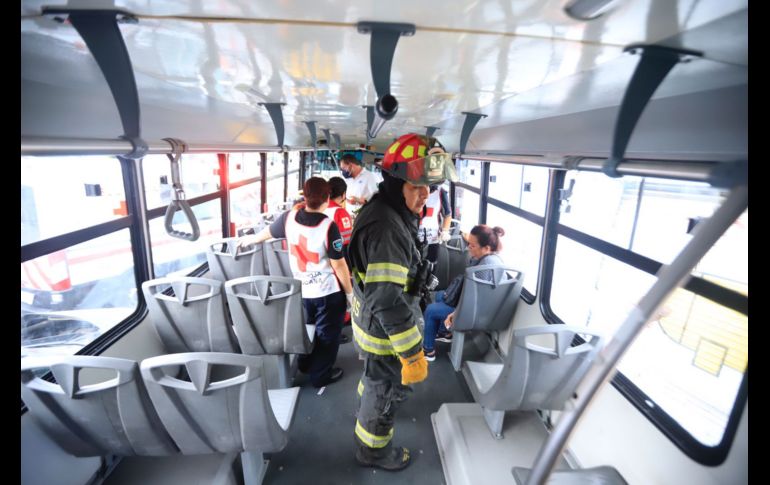 Choca camión del transporte público en Santa Tere; hay 14 lesionados (VIDEO)