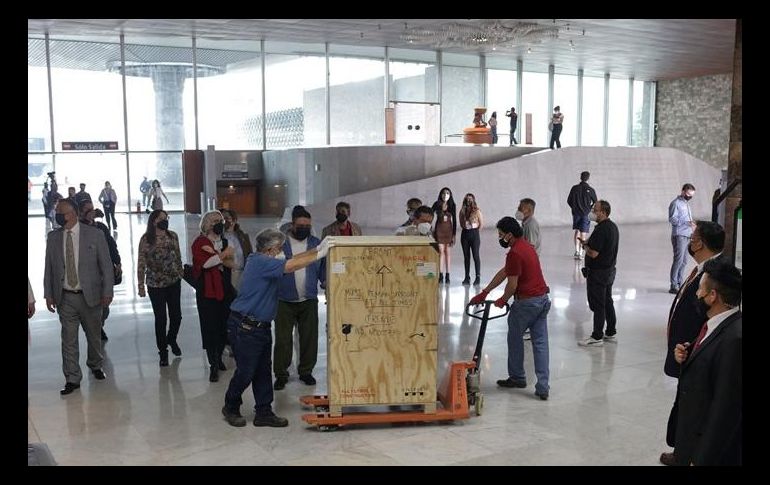 La pieza robada del Templo de Santiago Apóstol, en 2002, llegó a la Ciudad de México procedente de Dallas, Texas, para ser entregada por representantes del FBI en la Embajada Americana en el país, a autoridades de la FGR. CORTESÍA / INAH