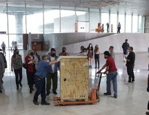 La pieza robada del Templo de Santiago Apóstol, en 2002, llegó a la Ciudad de México procedente de Dallas, Texas, para ser entregada por representantes del FBI en la Embajada Americana en el país, a autoridades de la FGR. CORTESÍA / INAH