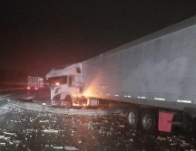 Al menos tres unidades presuntamente están involucradas en el accidente, dos de ellas de carga, aún no hay detalles del último vehículo que se encontraba en el accidente, ya que quedo completamente destruido. Twitter/@GN_Carreteras