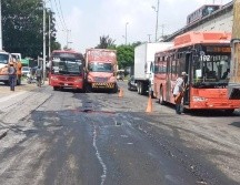 Acudió Protección Civil y Bomberos de Tlaquepaque solamente para la limpieza de combustible derramado en la zona. ESPECIAL /