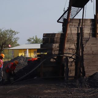 Coahuila: Retiran carpas y sillas a periodistas que cubren operativo en mina