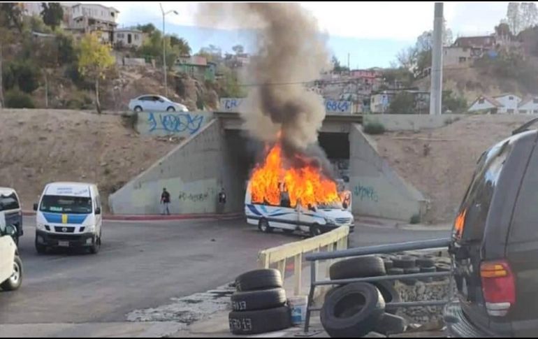 En varias partes de Baja California se reportó el incendio de vehículos por parte de hombres armados. SUN/ESPECIAL