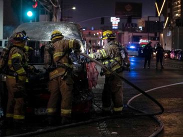 En las ciudades de Tijuana, Tecate, Mexicali y Rosarito se registró la quema de vehículos por parte de civiles armados. AFP/G. Arias
