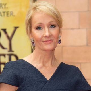 Salman Rushdie: Amenazan a J.K. Rowling tras expresar su apoyo al escritor