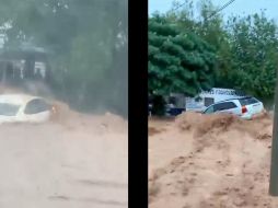 Videos en redes muestran cómo los autos son arrastrados por la corriente. ESPECIAL/CAPTURAS DE VIDEO