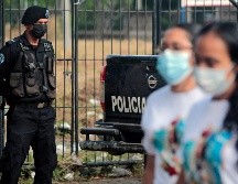 La Policía desplegó efectivos en los alrededores de la catedral y en la cercana rotonda de Metrocentro. AFP/O. Rivas