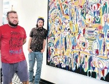 Los artistas Feng Villalpando (a la izquierda) y Roberto Morleghem. ESPECIAL