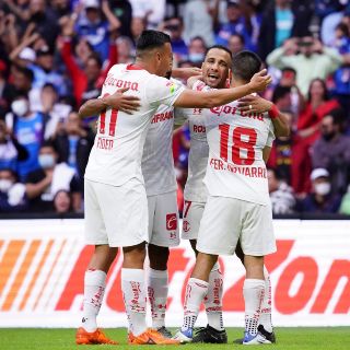 Toluca vence a Cruz Azul con mucha polémica
