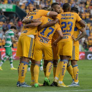 Tigres derrota a Santos en el Volcán
