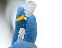 La variante Ómicron causó un aumento global de casos en todo el mundo. AFP