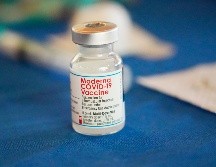 Reino Unido es el primer país que aprueba una vacuna bivalente contra ómicron, la variante más extendida en Europa. AP / ARCHIVO