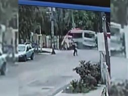 En redes sociales, usuarios han bromeado con que la unidad de transporte se creía una trajinera. TWITTER