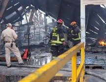 El  coordinador general de Protección Civil y Bomberos de Tlaquepaque señaló que ya están a un par de horas de extinguir en su totalidad el fuego. ESPECIAL