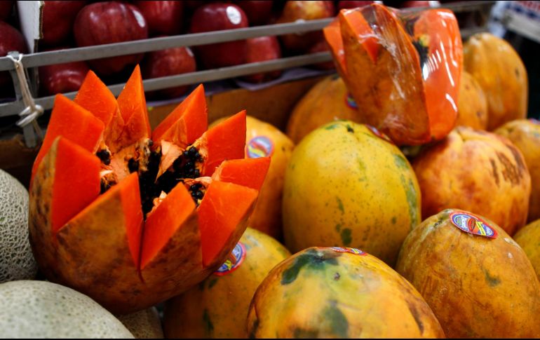 El consumo de papaya se relaciona con un menor riesgo de enfermedades cardíacas y ayuda a mejorar el control de la glucosa en la sangre en personas con diabetes. EL INFORMADOR/ARCHIVO