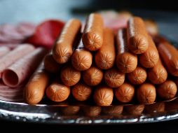 Hay marcas que mienten en sus ingredientes y su composición. Por ejemplo Parma, Sabori, San Millán y Tres Castillos dicen estar hechas de pavo, pero son de pollo. Pixabay / @congerdesign