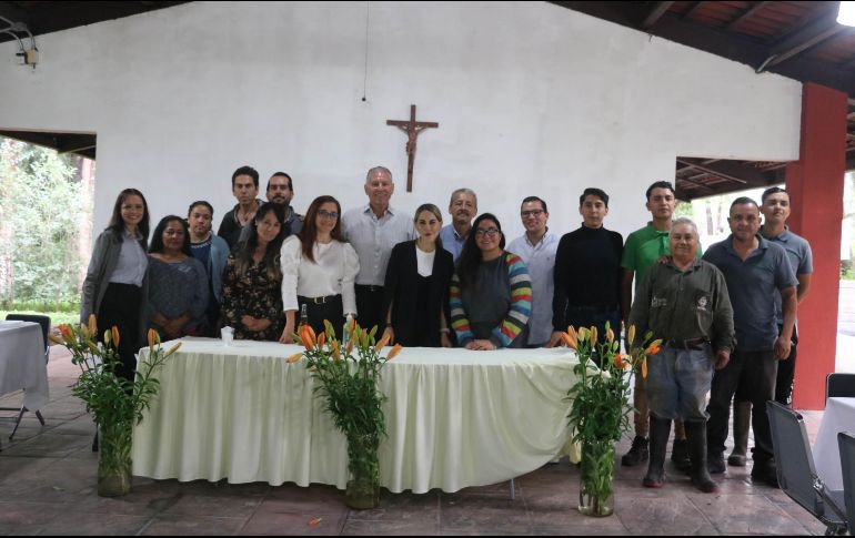 Luego de la misa, tuvo lugar una comida y posteriormente partieron un pastel. EL INFORMADOR/A. Navarro