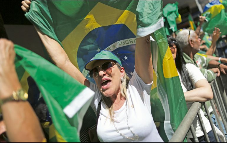 El electorado brasileño se encuentra entre los bandos de Lula y Bolsonaro. EFE