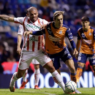 Necaxa rescata el empate en Puebla