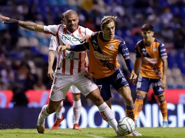 Jordi Cortizo hizo la mejor jugada del partido, la que hasta entonces daba ventaja el Puebla. EFE/H. Ríos