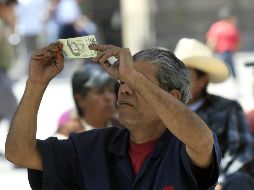 Para prevenir tales situaciones, Banxico proporciona diversas características en sus billetes para facilitar la detección de posibles falsificaciones en circulación. EL INFORMADOR / ARCHIVO