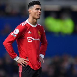 ¡Lo castigan! Policía sanciona a Cristiano Ronaldo por aventar celular de aficionado