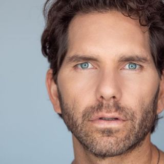 Arap Bethke arranca el rodaje de "Juego de Mentiras" para Telemundo