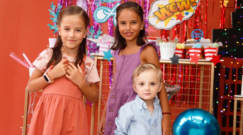 Anne y Lucía Lozano Dávila con Rodrigo Balcázar. GENTE BIEN JALISCO/Claudio Jimeno