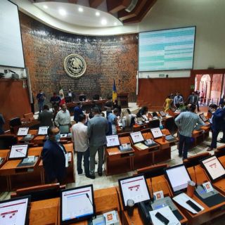 Gobernador de Jalisco opina sobre posible aumento de sueldo a diputados