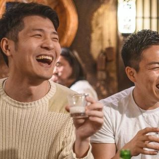 La inusual campaña en Japón para animar a los jóvenes a beber más alcohol