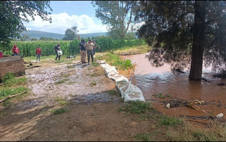 En el transcurso de este jueves se reanudarán las labores de saneamiento y se inicie con los trabajos de evaluación de daños por los bomberos del estado.ESPECIAL /