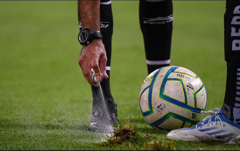 El llamado Clásico Joven entre América y Cruz Azul en el Estadio Azteca este sábado 20 de agosto se podrá ver en la señal de Canal 5. IMAGO7