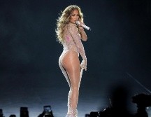 David Kirsch, uno de los entrenadores de JLo, fue quien le enseñó este ejercicio el cual ayuda a crecer los músculos de las piernas y tonificar el abdomen. EFE / ARCHIVO