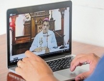 El obispo Rolando Álvarez sigue con su labor pastoral desde distintas redes sociales. AFP