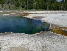 Los accidentes no son raros en las piscinas termales que salpican el parque nacional más antiguo de Estados Unidos. AP/D. Renkin