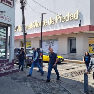 Empeña hasta el bajo para pagar los útiles escolares y las inscripciones